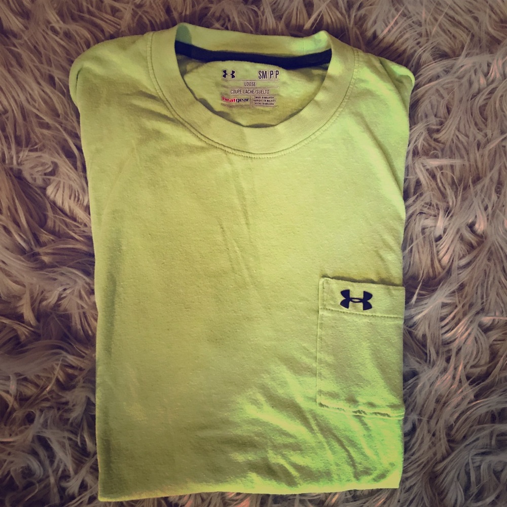 Under armour size small pocket tee